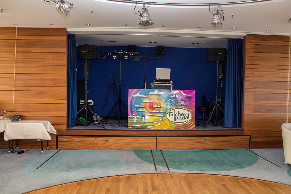 DJ Fischer Spezial Bühnenaufbau Neptun Hotel Warnemünde