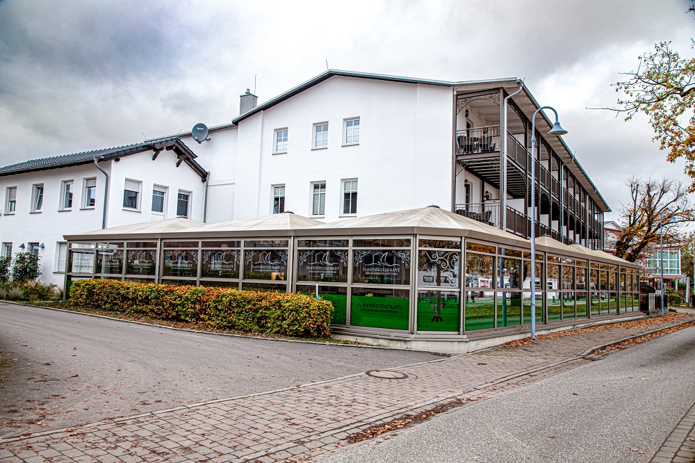 Festsaal Hafenrestaurant Zum kleinen Leuchtturm Lauterbach – Hochzeit Rügen Putbus