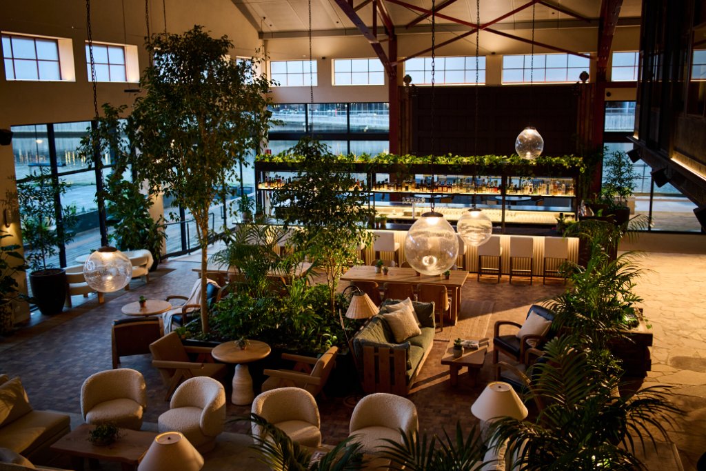 Crane Bar, river views