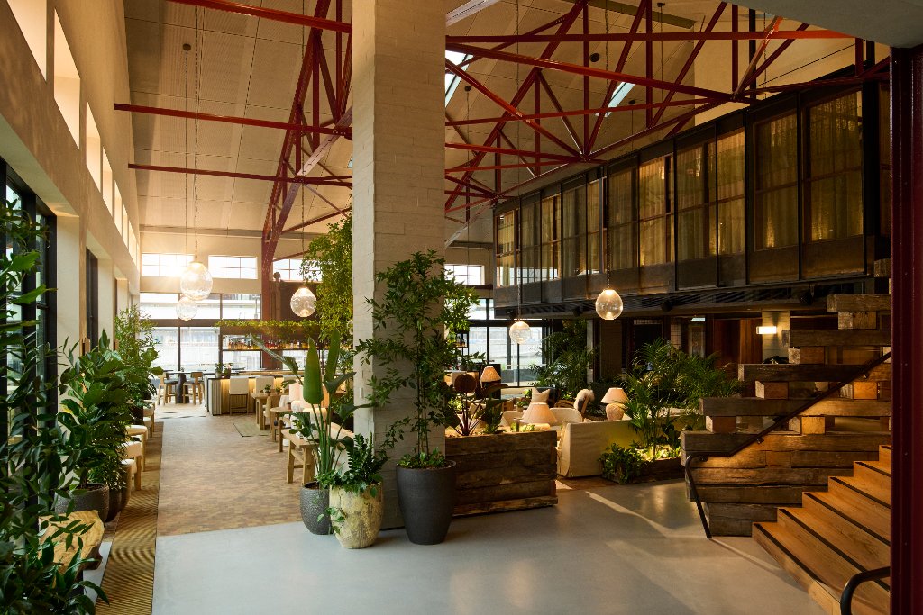 Crane Bar lounge