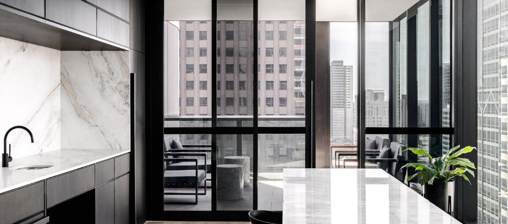 St James Club · outdoor bar