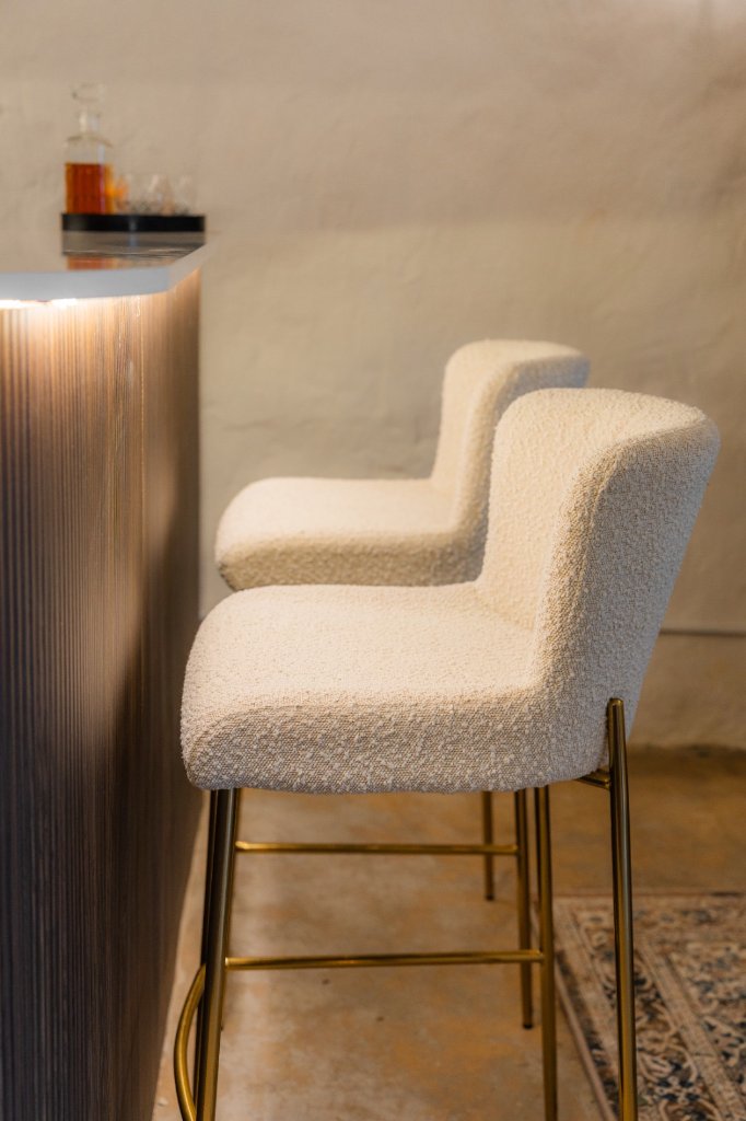 A Casa palm art and round table