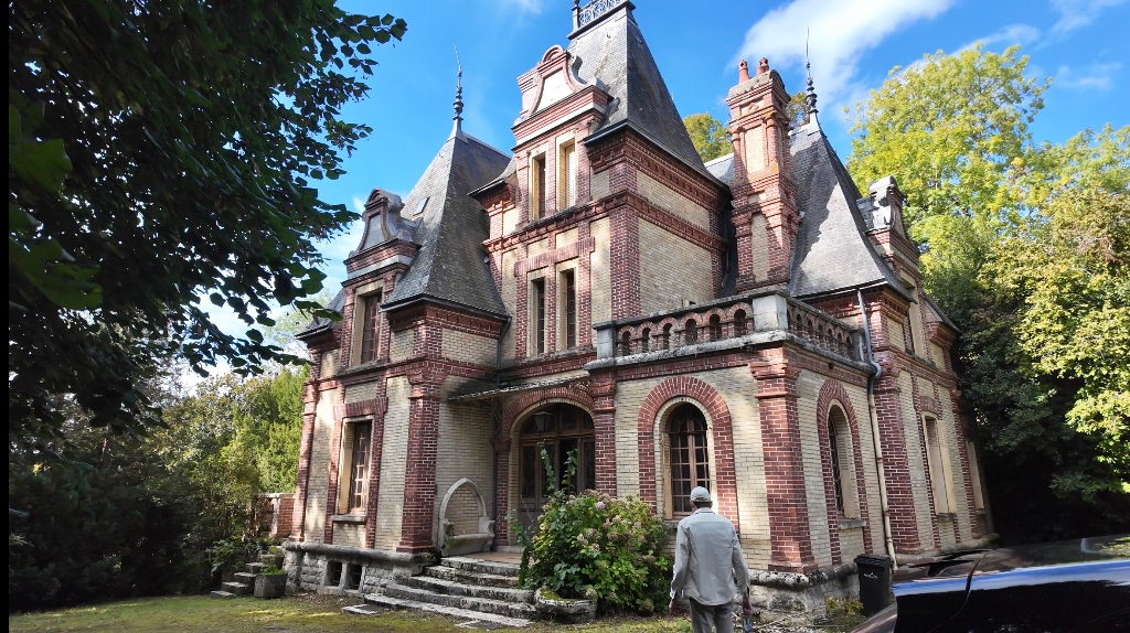 Egmont Manor at dawn