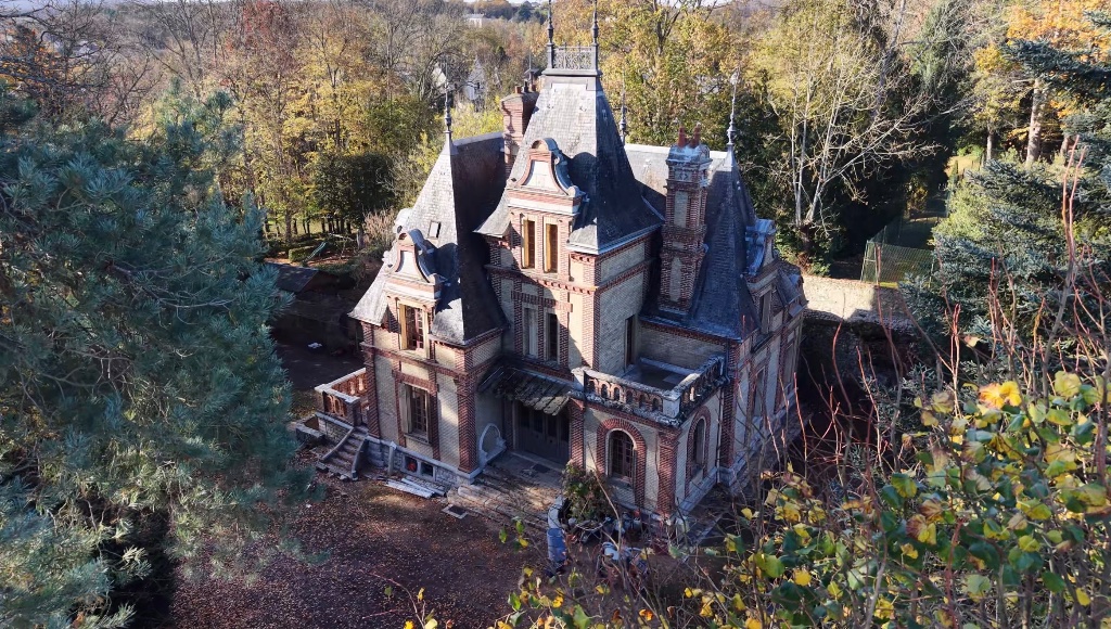 Aerial view · The manor from above, autumn 2025