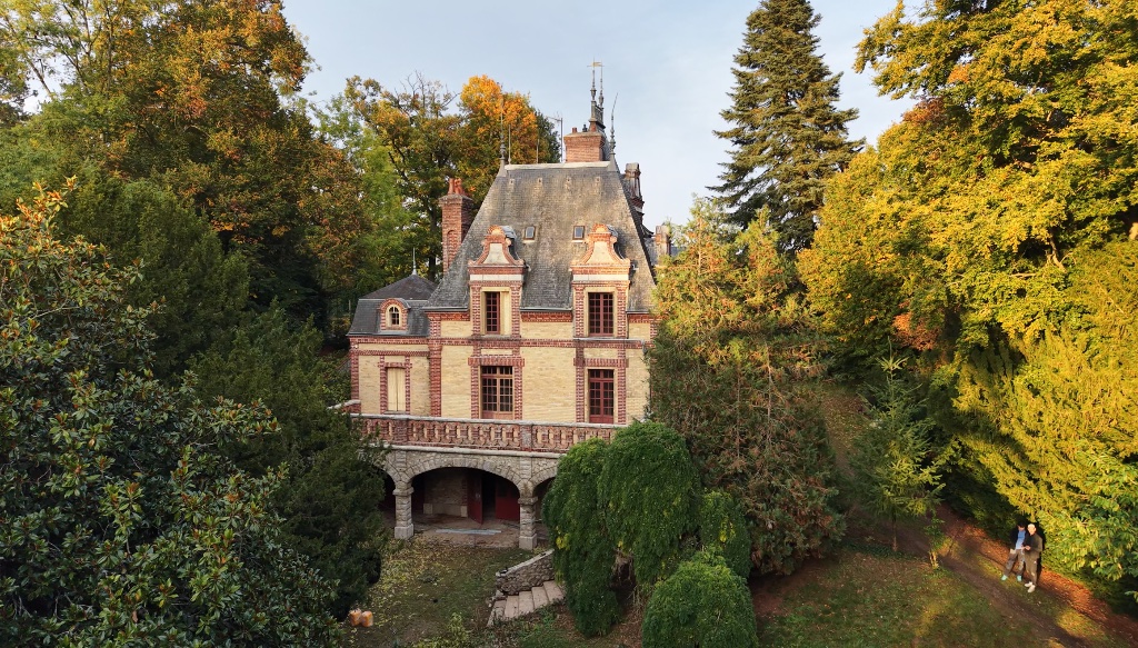 Aerial view · The manor in the park, autumn 2025