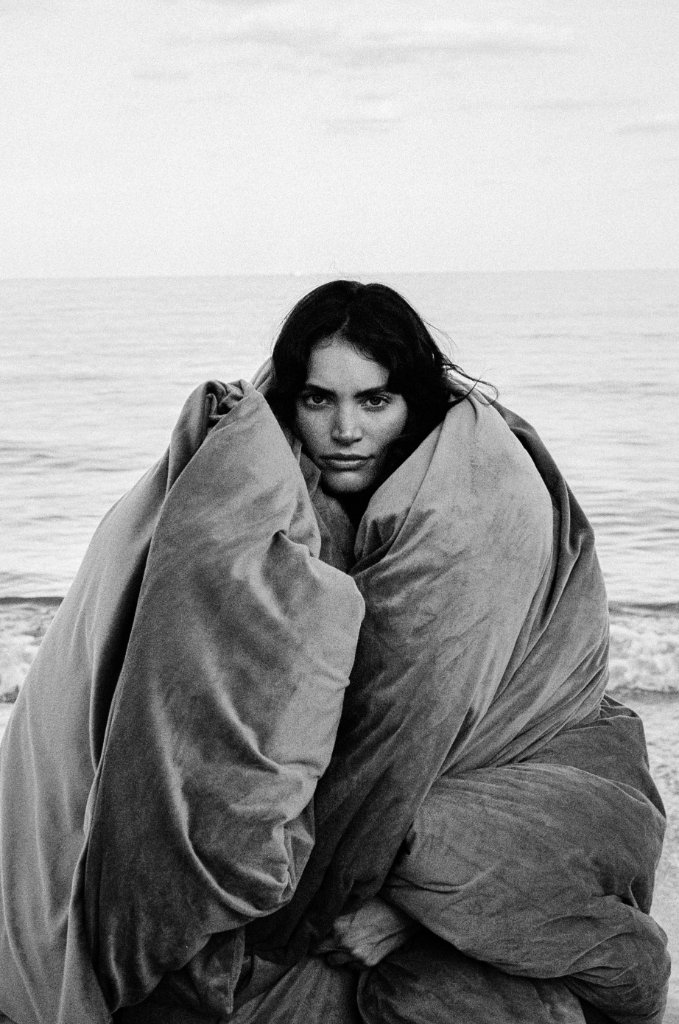 LZYRBT — b/w beach blanket