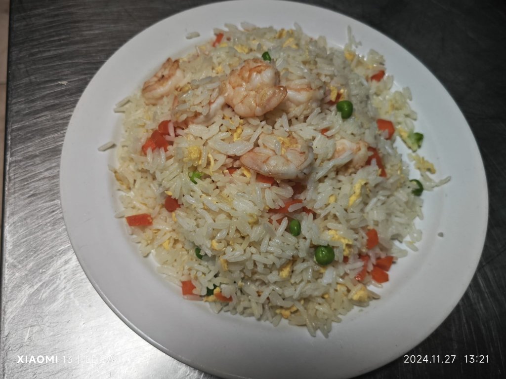 Arroz frito con gambas
