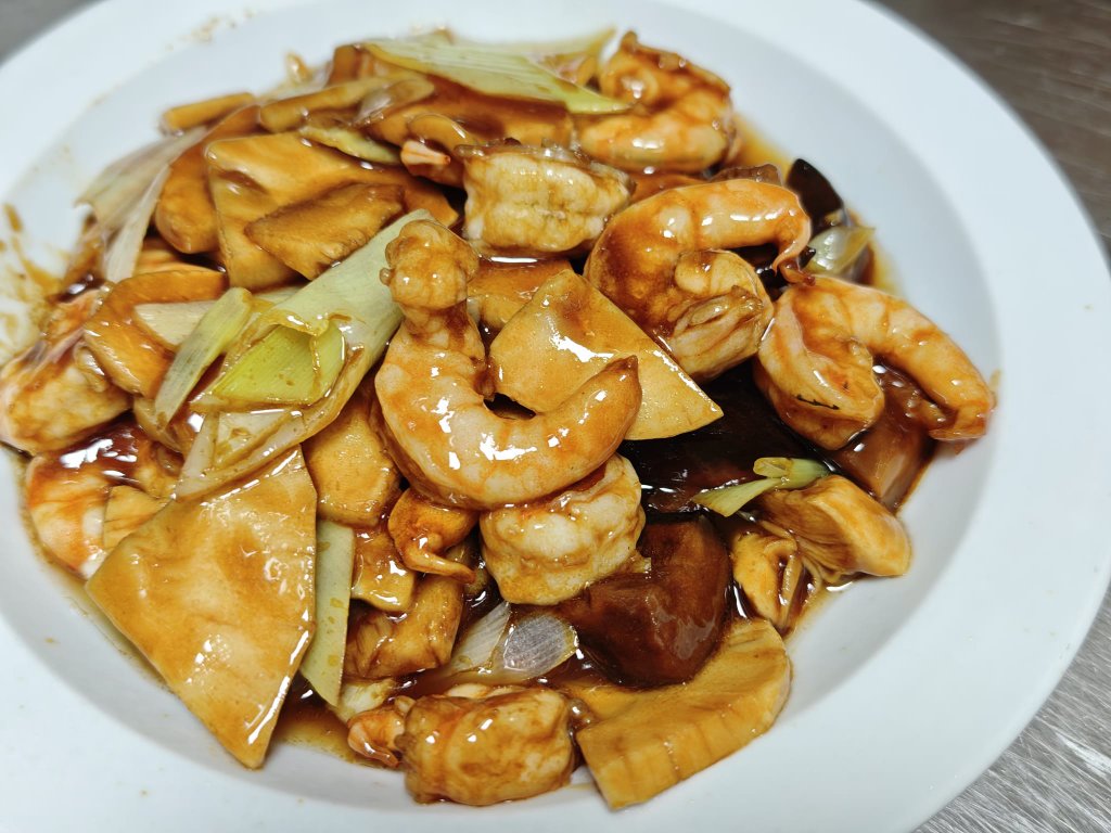 Gambas con setas chinas y bambú