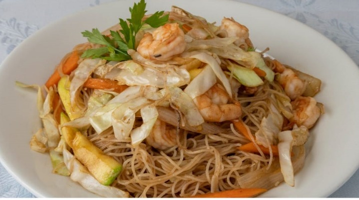 Fideos de arroz fritos con gambas