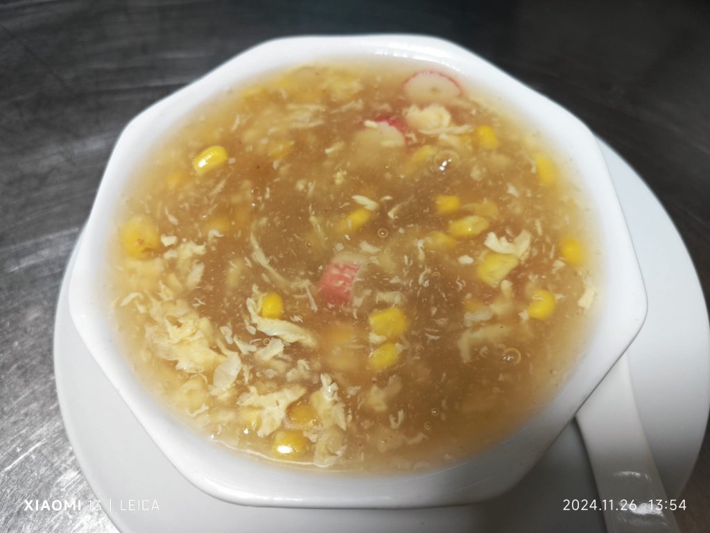 Sopa de cangrejo con maíz