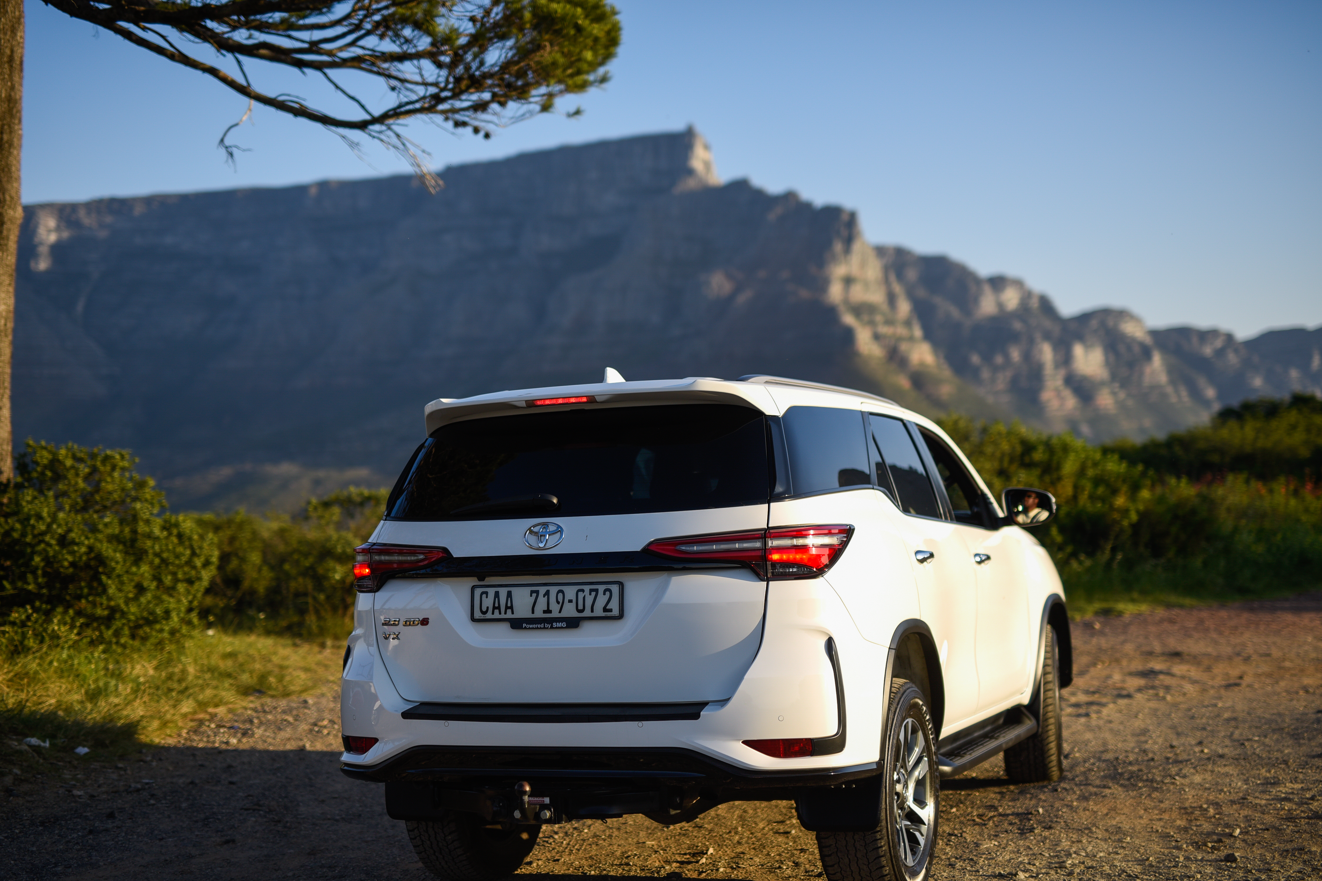 One Day Africa guide-driver with the 7-seater SUV at a Table Mountain viewpoint