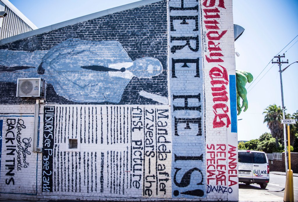 Large mural on a Woodstock building