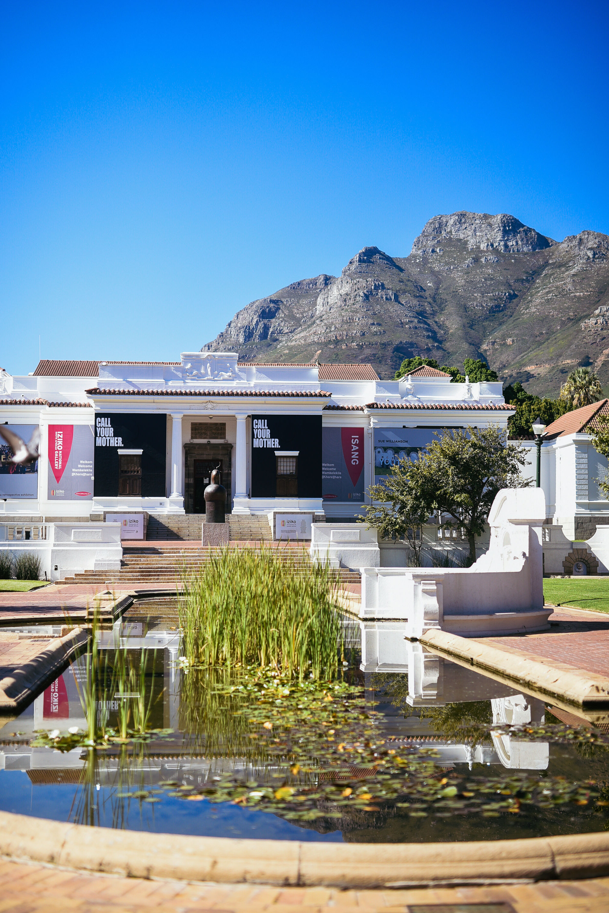 The pond and entrance of the National Gallery in the Company's Garden