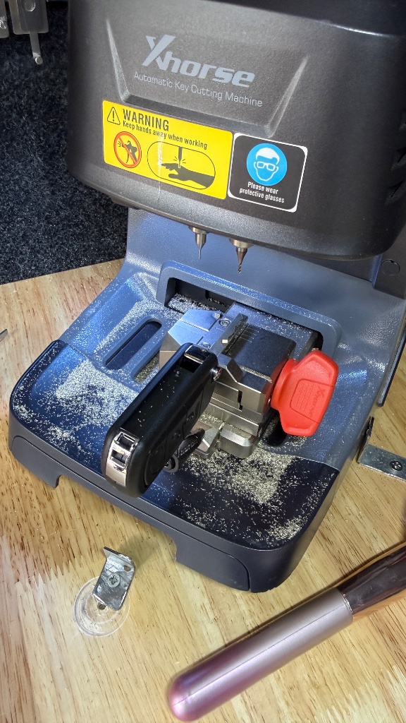 Xhorse automatic key cutting machine cutting a new Land Rover Discovery 3 key blade in Henley-on-Thames