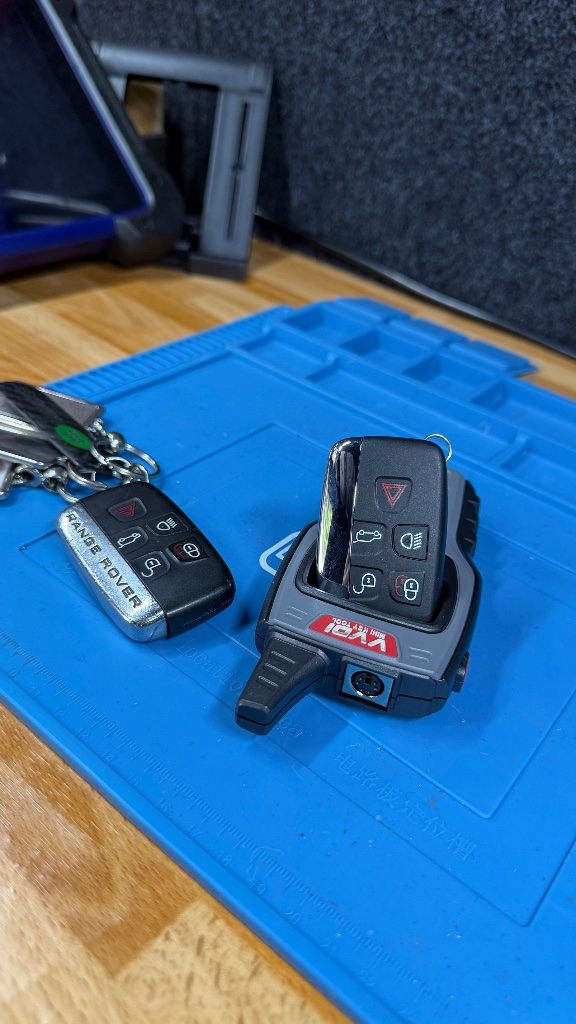 Range Rover Evoque key programming equipment on-site in Maidenhead