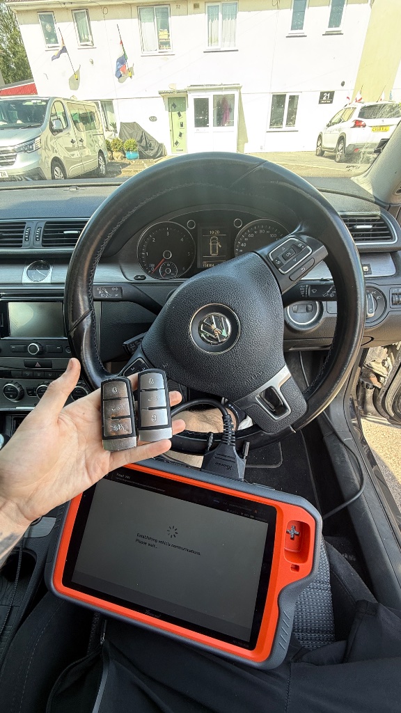 VW Passat key programming diagnostics by KeyLogik in Didcot