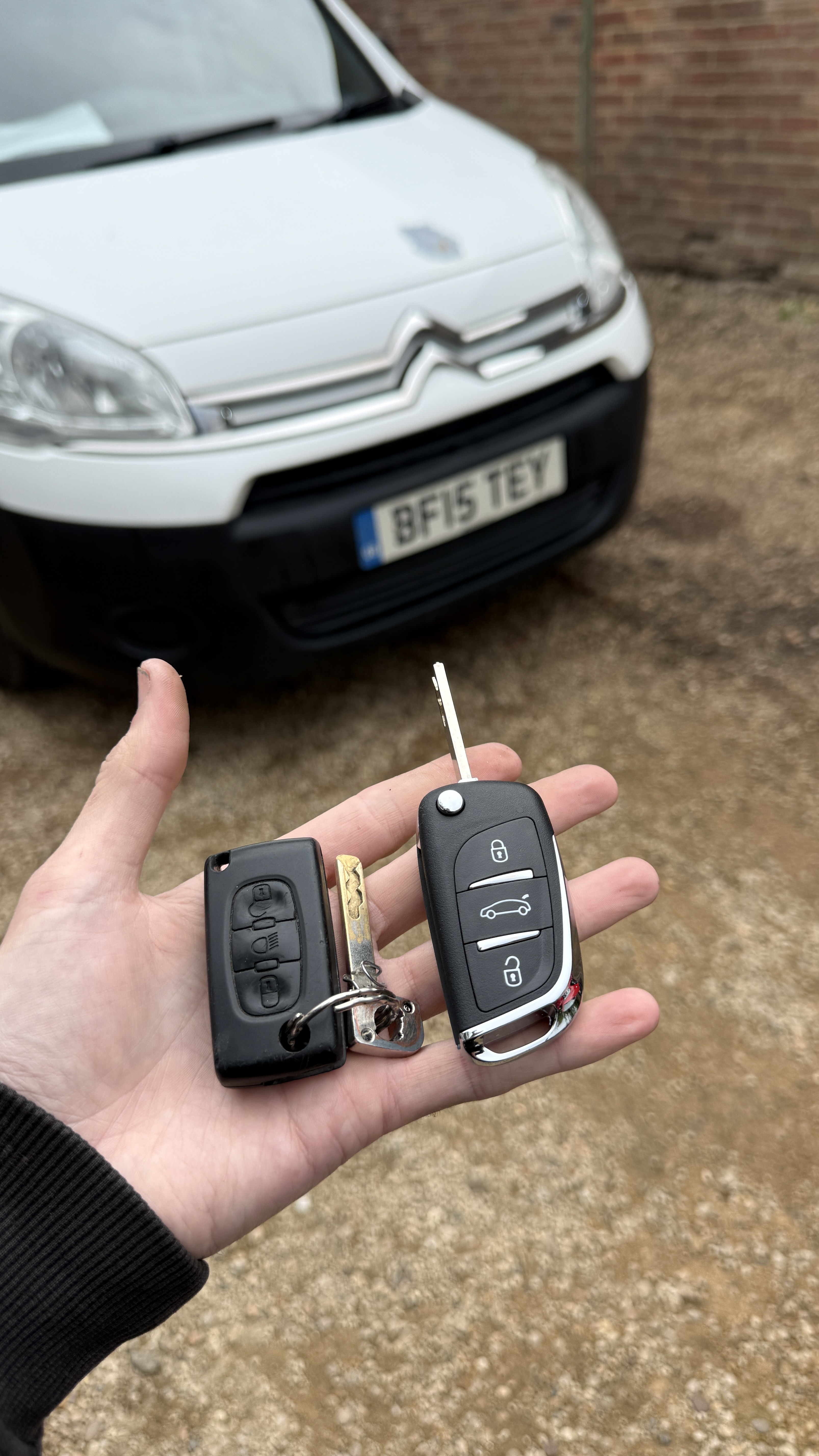 Citroën van replacement flip key supplied and programmed by KeyLogik mobile auto locksmith