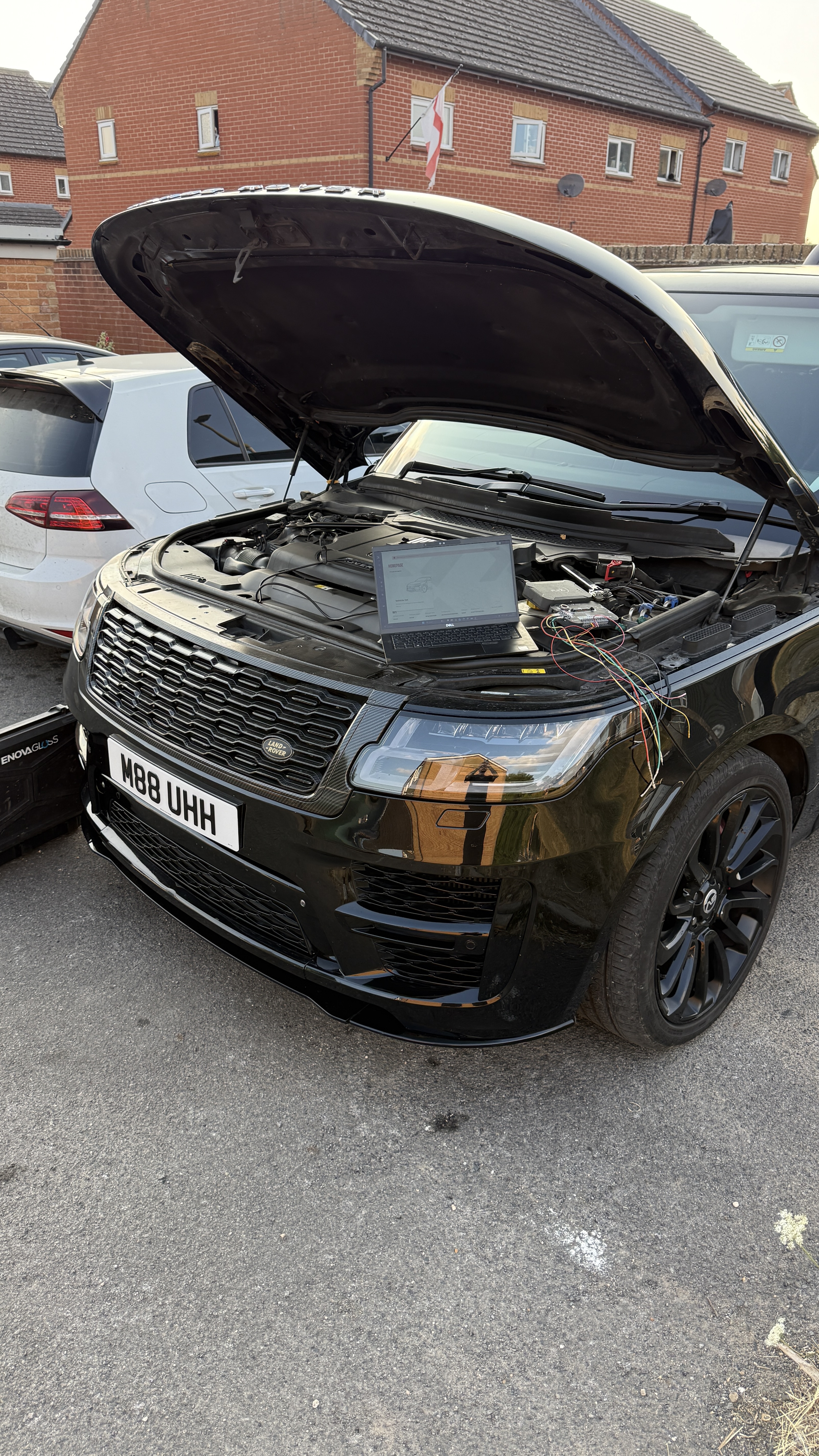 Black Land Rover L405 4.4 V8 with bonnet open and Dell laptop running ECU remapping software on the engine, Stage 1 remap carried out by KeyLogik in Benson, Oxfordshire