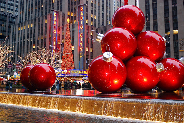 Giant Red Ornament at Sixth Avenue 18