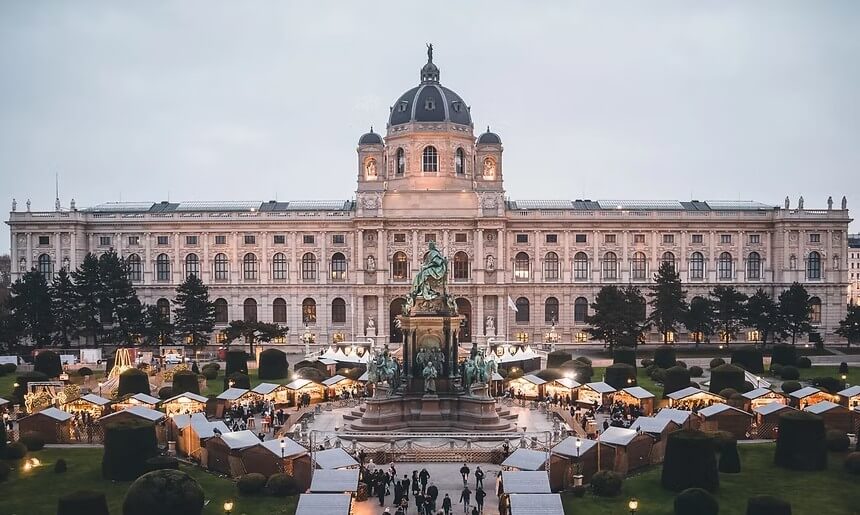Vienna Christmas Market at Rathausplatz 7