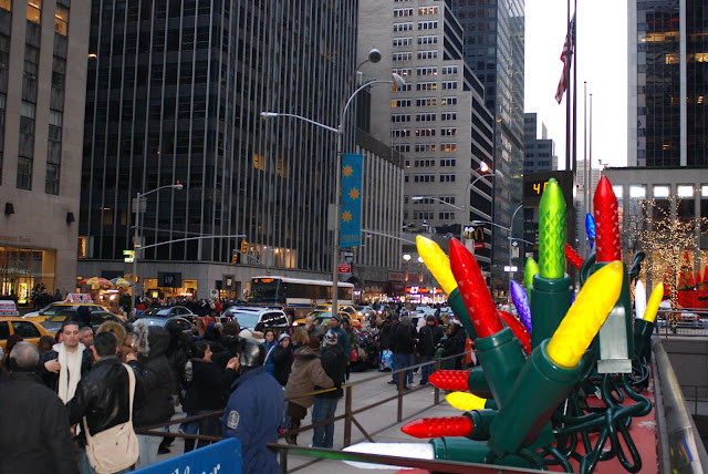 Giant Red Ornament at Sixth Avenue 16