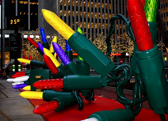 Giant Red Ornament at Sixth Avenue 15