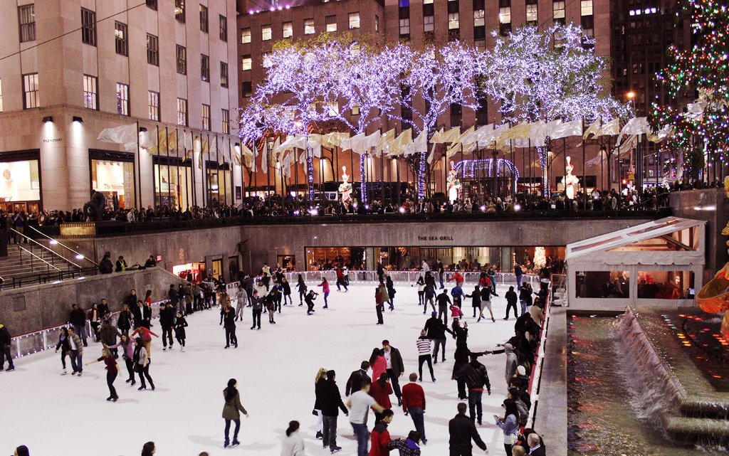 Giant Red Ornament at Sixth Avenue 3
