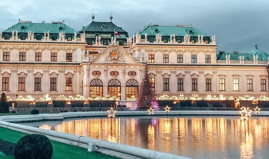 Vienna Christmas Market at Rathausplatz 8