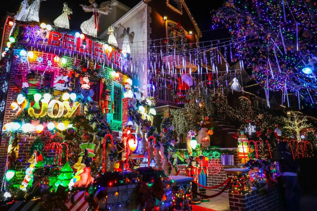 Dyker Heights Christmas Lights 16
