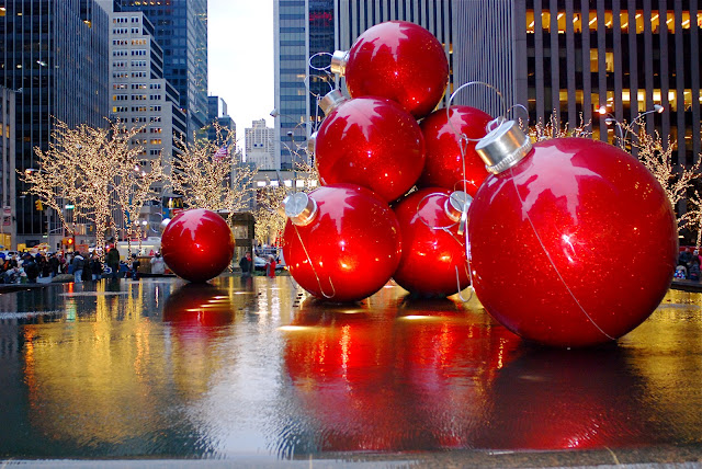 Giant Red Ornament at Sixth Avenue 19