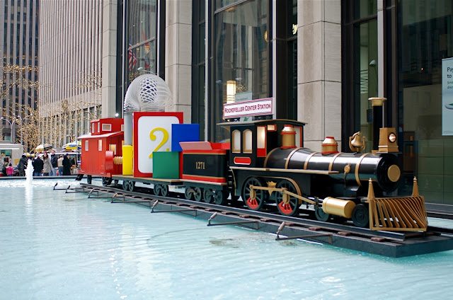 Giant Red Ornament at Sixth Avenue 12