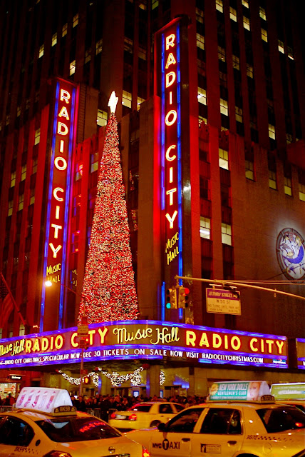 Giant Red Ornament at Sixth Avenue 17