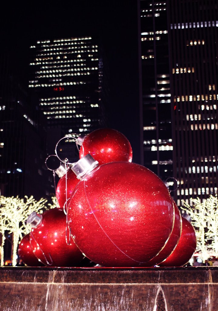 Giant Red Ornament at Sixth Avenue 11