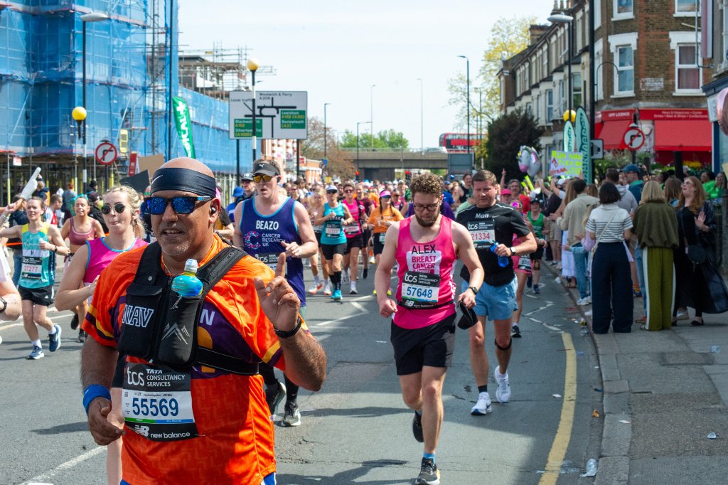Runner with long white beard in a blue t-shirt