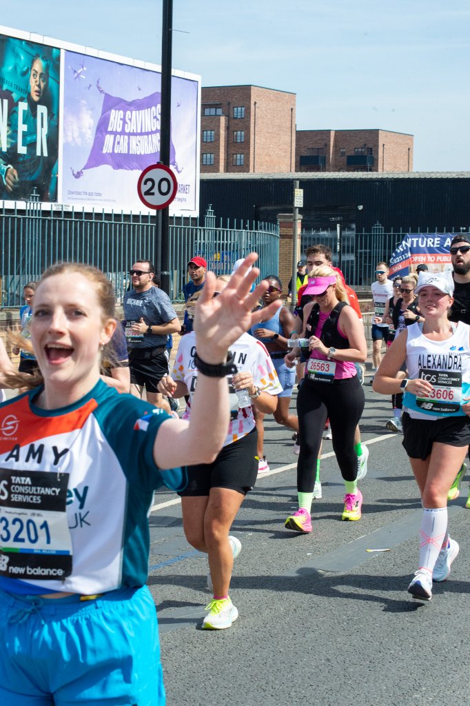 Taiko drum group energising runners
