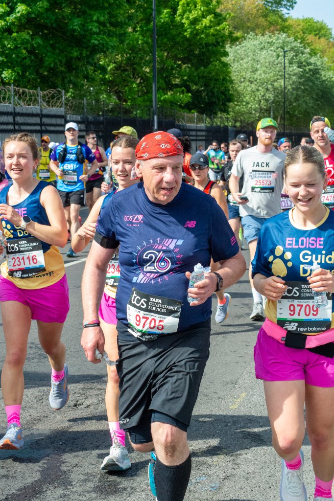 Runners past a Loveday Crohns and Colitis UK vest