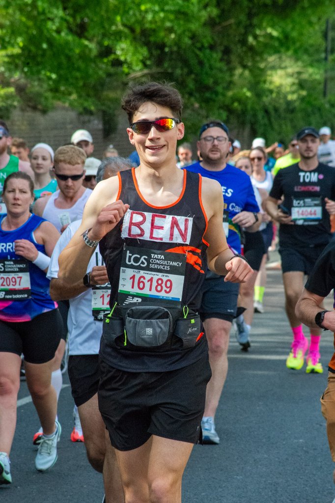 ALA and other runners near the finish