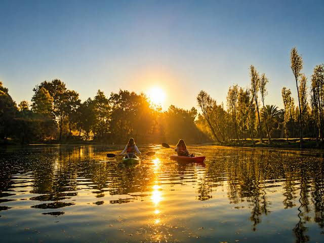 Trajinera en los canales de Xochimilco