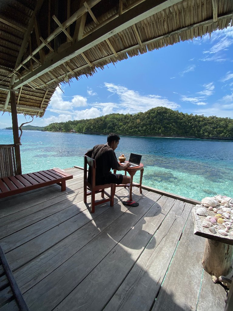 Suasana teras sore hari