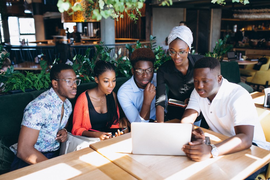 Mobile Money in Africa: why your employees often prefer to be paid on their wallet, and how to organize it properly