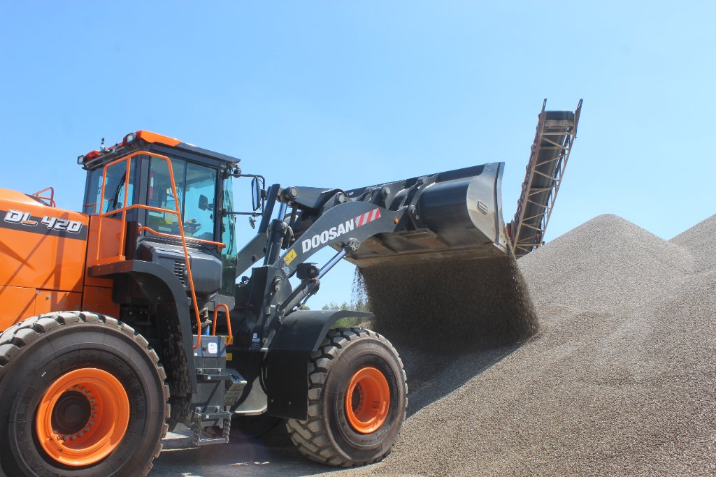 Doosan wheel loader moving gravel