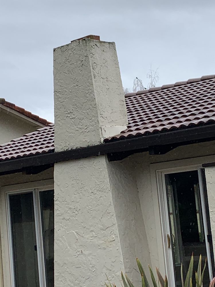 Dryer vent flexible duct disconnected showing lint