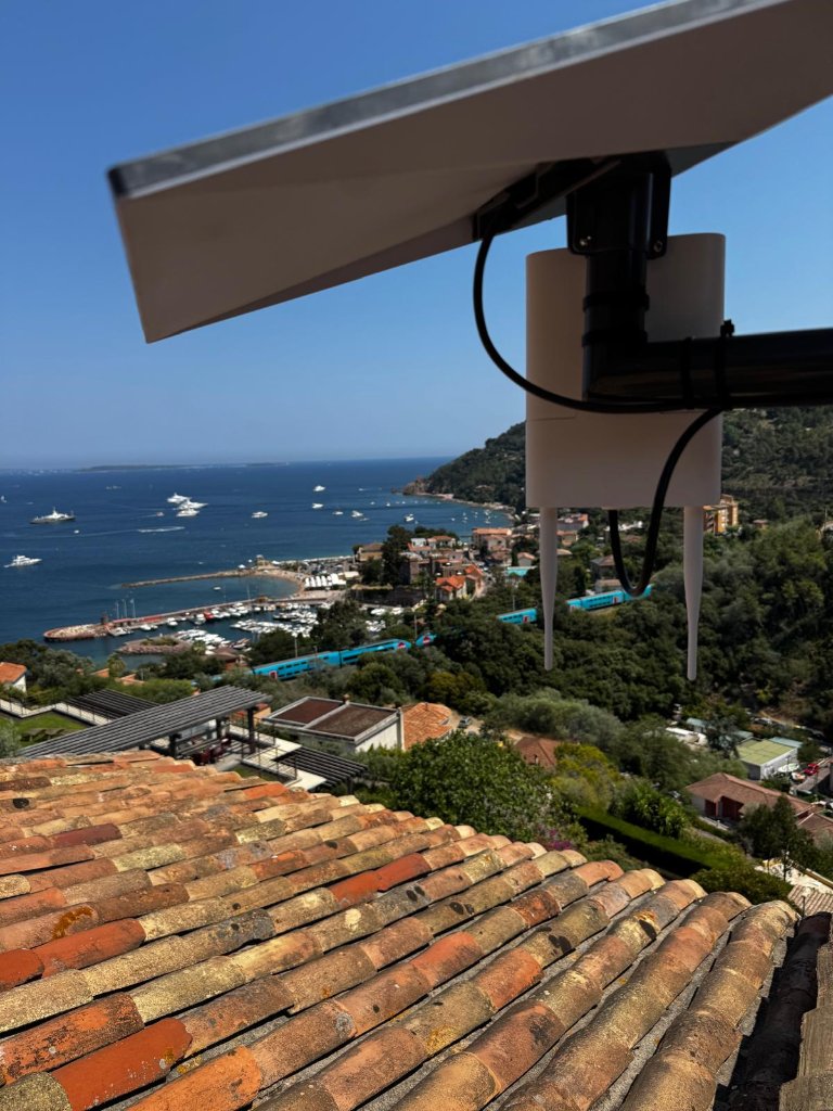 Point d'accès Wi-Fi outdoor — installation sur toiture