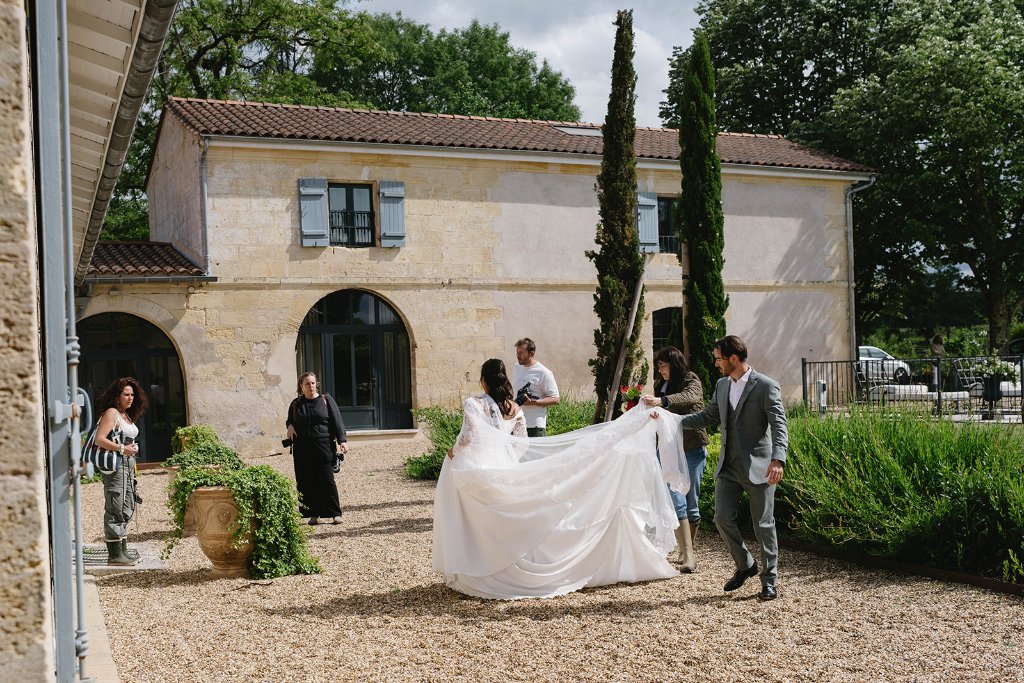Cortège dans la cour