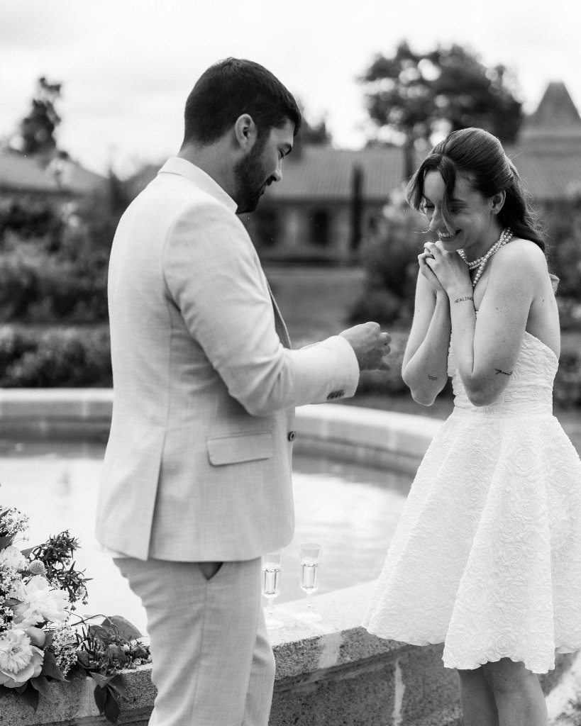 La mariée rit de joie