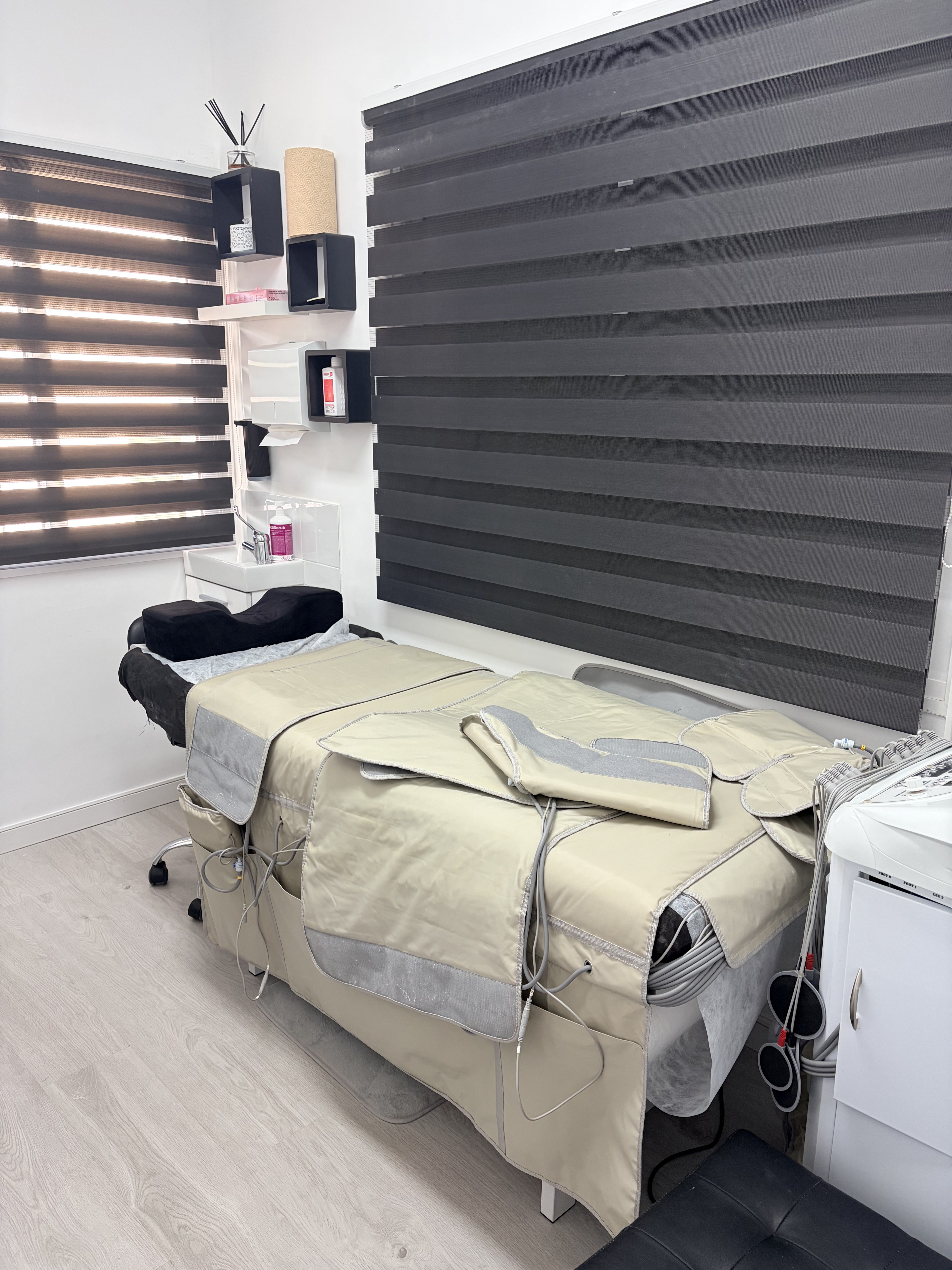 Cabina de tratamiento en Clínica ISIS Benalmádena