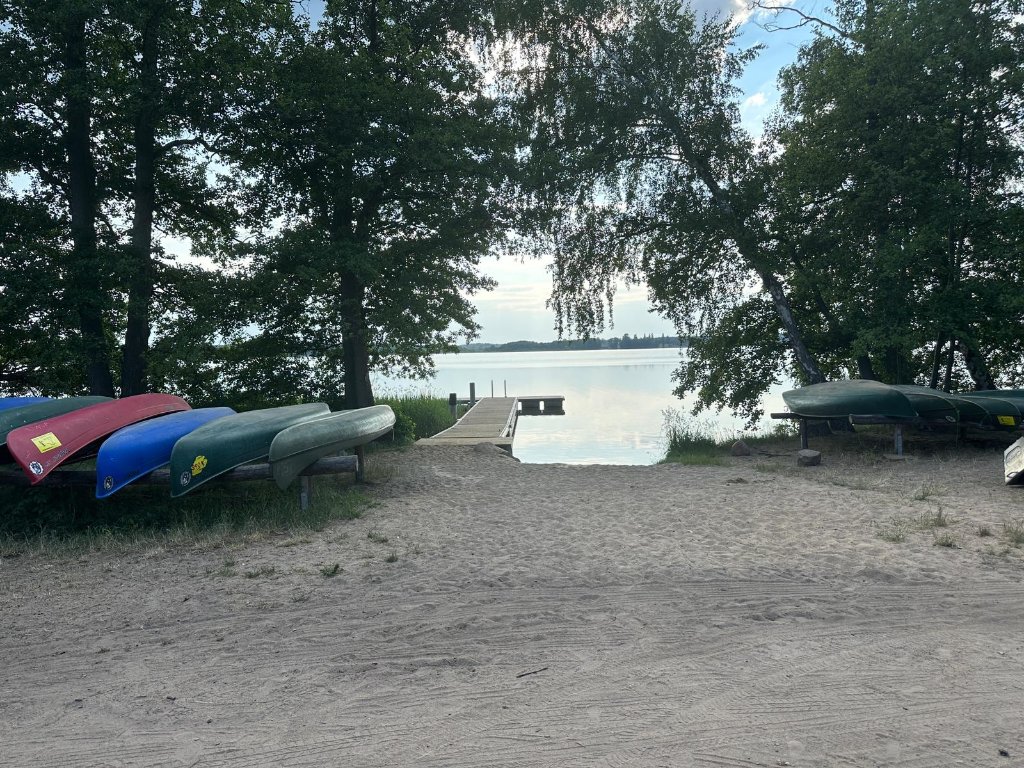Bootsverleih Camping36 am Käbelicksee – Kanus auf dem Wasser