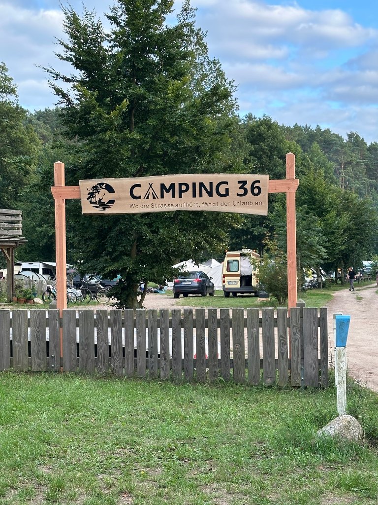 Eingangsschild Camping36