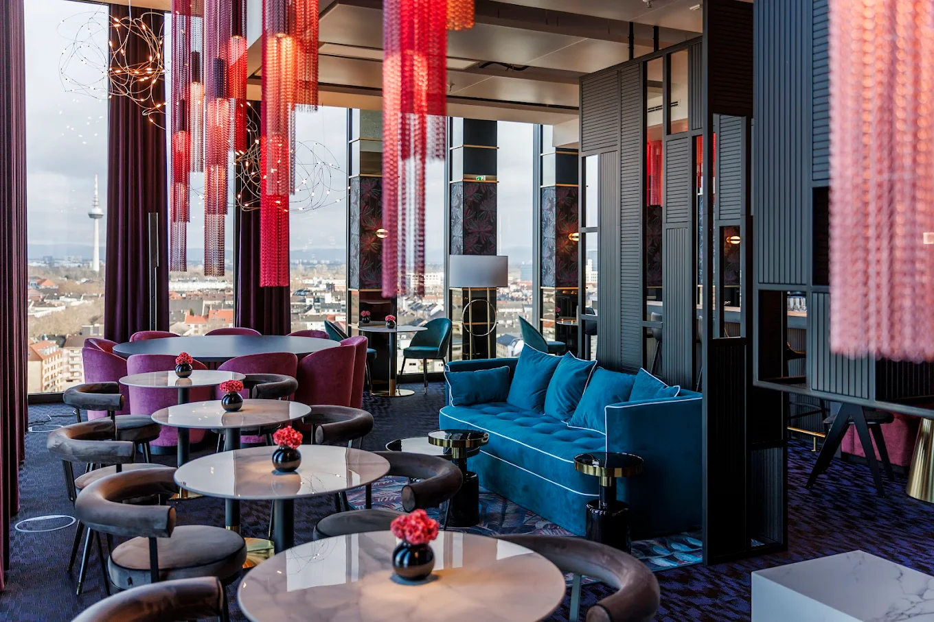 Skybar Mannheim im 12. Stock — dort werdet ihr in Empfang genommen