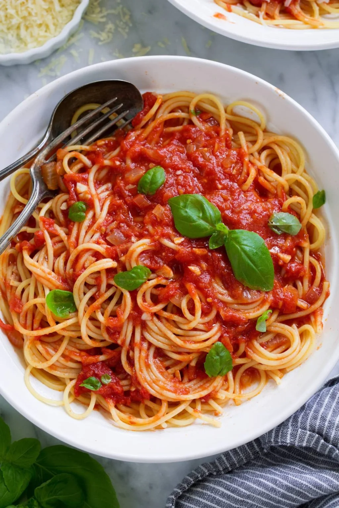 Spaghetti with tomato sauce